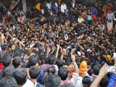 Sangh Parivar takes over control of Sabarimala as over 2,300 cops remain mute spectators during Chithira atta visesham puja