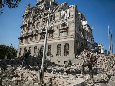 Houthi rebels clash with pro-government military coalition in Yemen’s Hodeida city; 149 lives claimed in 24 hours Houthi rebels clash with pro-government military coalition in Yemen’s Hodeida city; 149 lives claimed in 24 hours
