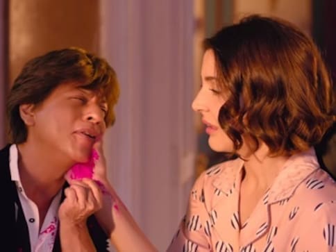 Zero song 'Mere Naam Tu' is Shah Rukh Khan's colourful proposal to Anushka Sharma in the film Zero song 'Mere Naam Tu' is Shah Rukh Khan's colourful proposal to Anushka Sharma in the film