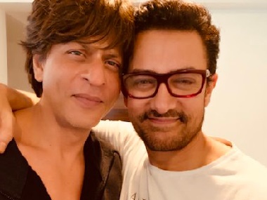 Aamir Khan praises Zero trailer; SRK shares photograph with Thugs of Hindostan actor Aamir Khan praises Zero trailer; SRK shares photograph with Thugs of Hindostan actor