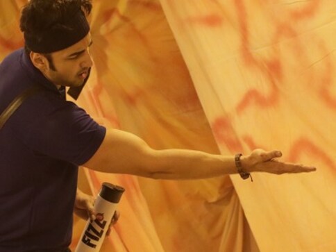 Bigg Boss 12, 20 November, Day 65 written updates: Rohit betrays his team in luxury budget task Bigg Boss 12, 20 November, Day 65 written updates: Rohit betrays his team in luxury budget task