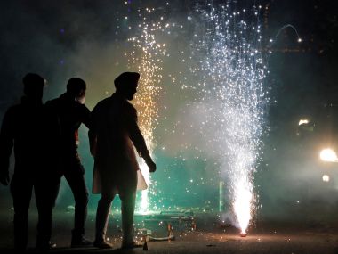 Delhi morning after Diwali: Pollution peaks as Supreme Court ban on firecrackers goes up in smoke Delhi morning after Diwali: Pollution peaks as Supreme Court ban on firecrackers goes up in smoke
