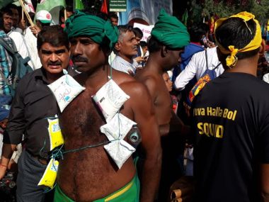 Farmers from Tamil Nadu join Kisan Mukti March. Image/News18