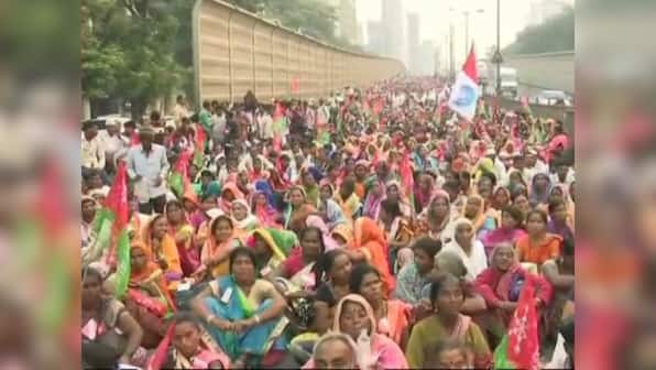 Maharashtra farmers protest for drought relief, farm loan waiver in Mumbai; CM Devendra Fadnavis to hear demands in evening
