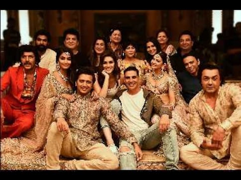 Housefull 4: Akshay Kumar, Kriti Sanon, Riteish Deshmukh wrap up shoot of upcoming comedy Housefull 4: Akshay Kumar, Kriti Sanon, Riteish Deshmukh wrap up shoot of upcoming comedy