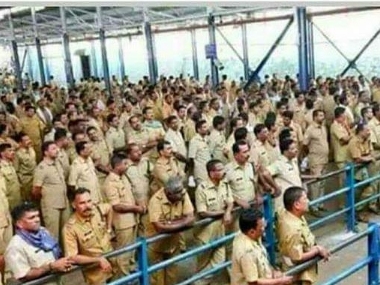 Sabarimala: Kerala HC tells govt not to interfere and allow media and devotees in as temple reopens on Monday 5 pm Sabarimala: Kerala HC tells govt not to interfere and allow media and devotees in as temple reopens on Monday 5 pm