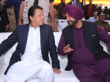  Imran Khan and Singh Navjot Sidhu at the kartarpur grounbreaking ceremony in Pakistan. Twitter / @ PTIofficial 