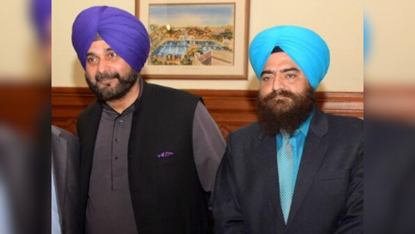 Kartarpur corridor: Pro-Khalistan leader Gopal Singh Chawla gets a snap with Navjot Singh Sidhu and hello from Pakistan Army chief Bajwa