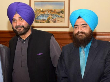 Kartarpur corridor: Pro-Khalistan leader Gopal Singh Chawla gets a snap with Navjot Singh Sidhu and hello from Pakistan Army chief Bajwa Kartarpur corridor: Pro-Khalistan leader Gopal Singh Chawla gets a snap with Navjot Singh Sidhu and hello from Pakistan Army chief Bajwa
