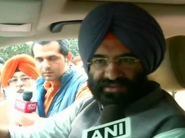 Akali Dal MLA slaps 1984 anti-Sikh riot case convict, causes scuffle in Delhi's Patiala House Court Akali Dal MLA slaps 1984 anti-Sikh riot case convict, causes scuffle in Delhi's Patiala House Court