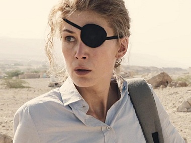 A Private War movie review: Rosamund Pike delivers Oscar-friendly performance in this potent drama A Private War movie review: Rosamund Pike delivers Oscar-friendly performance in this potent drama