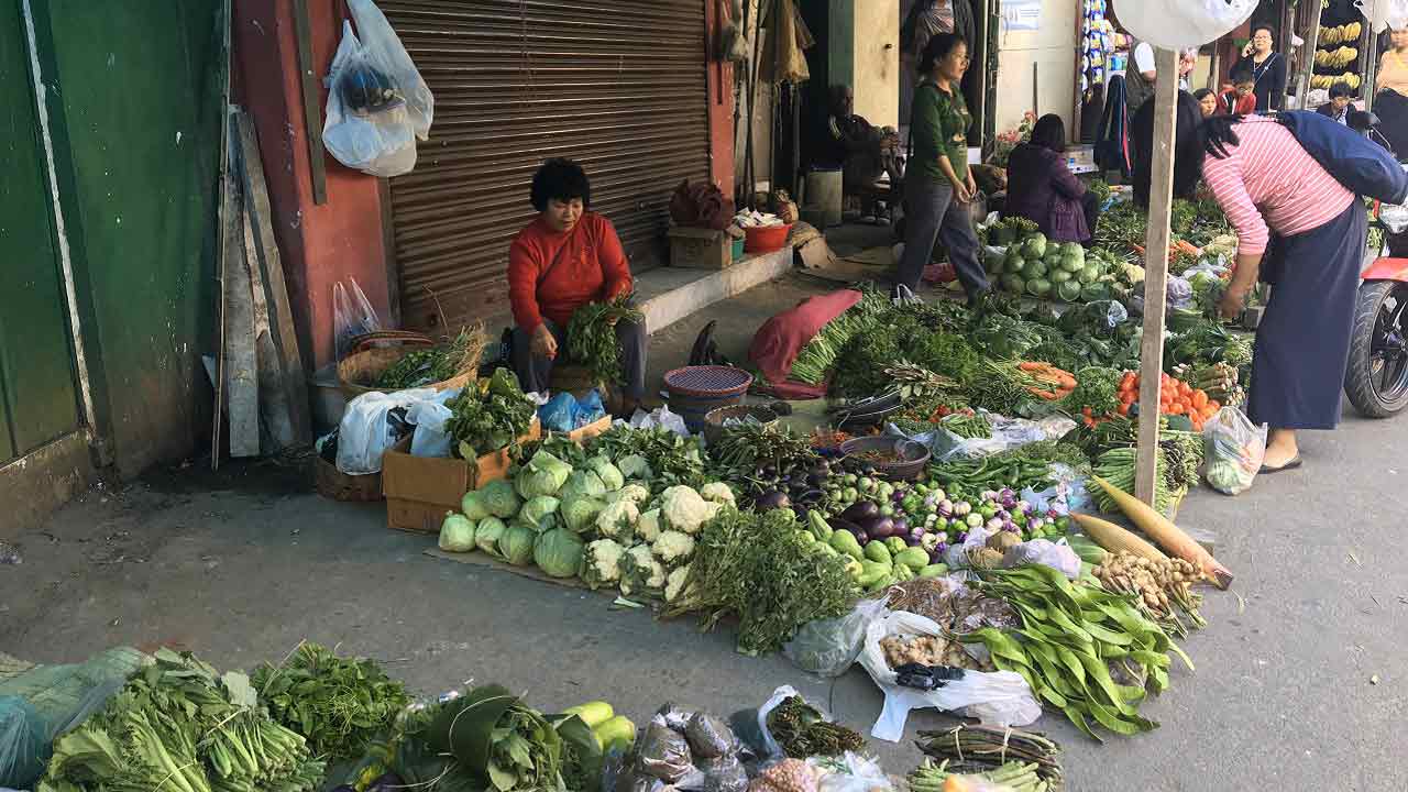 A typical Saturday market in Aizawl. Image Courtesy: Ezrela Dalidia Fanai/101Reporters
