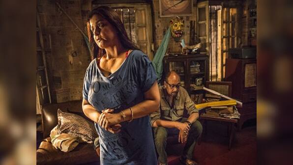 Surjo Prithibir Chardike Ghore movie review: Effective performances, sound direction complement a unique story