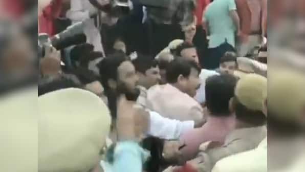 Delhi BJP chief Manoj Tiwari, AAP workers clash at Signature Bridge inauguration; Kejriwal says police were 'mute spectator'
