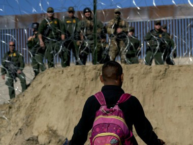US briefly shuts San Ysidro border as migrants try to cross over from Mexico; tear gas used to disperse crowd US briefly shuts San Ysidro border as migrants try to cross over from Mexico; tear gas used to disperse crowd