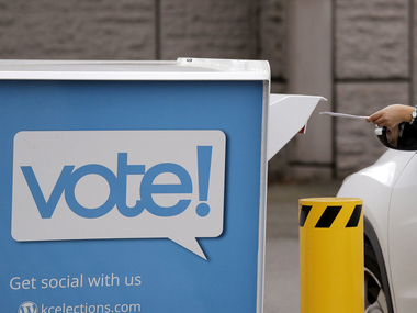 US midterm elections 2018: Democrats clinch 2 early wins, must win 21 more to control House; Donald Trump's brute force faces acid test US midterm elections 2018: Democrats clinch 2 early wins, must win 21 more to control House; Donald Trump's brute force faces acid test