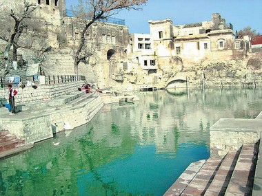 Pakistan grants 139 Indians visas to visit Shree Katas Raj Dham; pilgrims leave for shrine in Punjab province via Wagah Pakistan grants 139 Indians visas to visit Shree Katas Raj Dham; pilgrims leave for shrine in Punjab province via Wagah