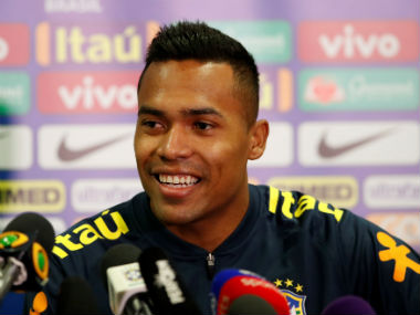 Serie A: Alex Sandro extends Juventus contract until 2023 amid interest from Premier League clubs Serie A: Alex Sandro extends Juventus contract until 2023 amid interest from Premier League clubs