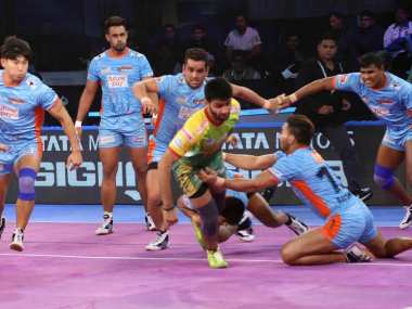 Pro Kabaddi League 2018: Bengal Warriors thrash Patna Pirates to qualify for playoffs; UP Yoddha edge U Mumba to stay alive Pro Kabaddi League 2018: Bengal Warriors thrash Patna Pirates to qualify for playoffs; UP Yoddha edge U Mumba to stay alive