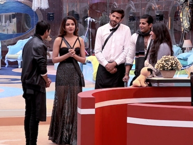 Bigg Boss 12, 26 December, Day 101 written updates: Deepak wins the BB hotel task twice Bigg Boss 12, 26 December, Day 101 written updates: Deepak wins the BB hotel task twice