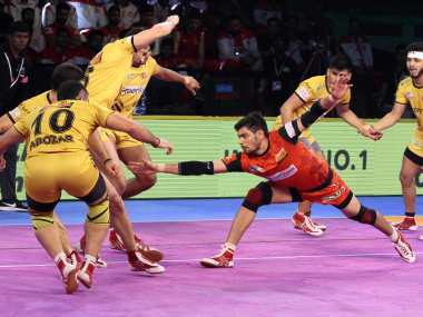 Pro Kabaddi League 2018: Bengaluru Bulls inch closer to play-offs with easy win; Gujarat Fortunegiants thrash Haryana Steelers Pro Kabaddi League 2018: Bengaluru Bulls inch closer to play-offs with easy win; Gujarat Fortunegiants thrash Haryana Steelers