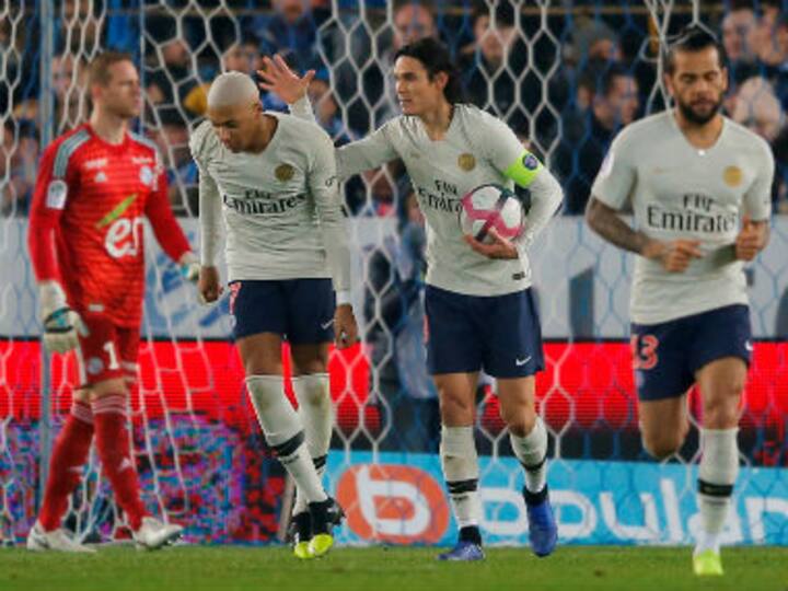 Ligue 1: Edinson Cavani saves point for Paris Saint-Germain with draw against Strasbourg; Lille beat Montpellier