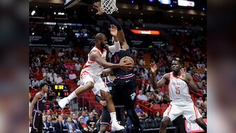 NBA: Chris Paul goes off injured in Rockets' loss to Heat; Clippers beat Mavericks to end four-game losing streak