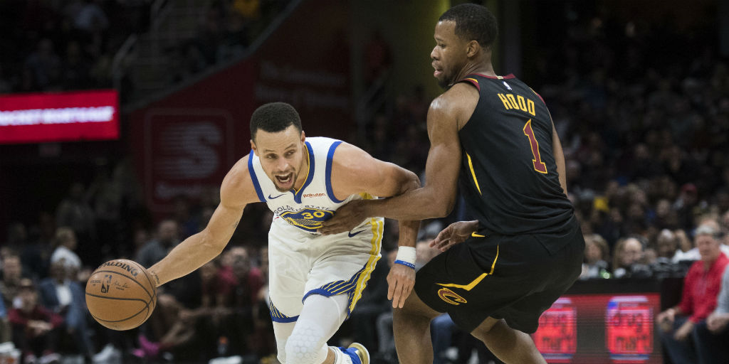 NBA: Stephen Curry leads from front to guide Warriors past Cavaliers ...