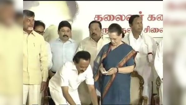 Sonia Gandhi unveils M Karunanidhi's statue in Chennai; Chandrababu Naidu, Pinarayi Vijayan among other Opposition leaders present