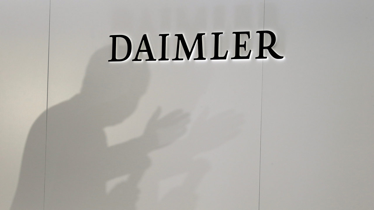 Daimler set to mass produce electric vehicles, to buy battery cells worth $23 bn Daimler set to mass produce electric vehicles, to buy battery cells worth $23 bn