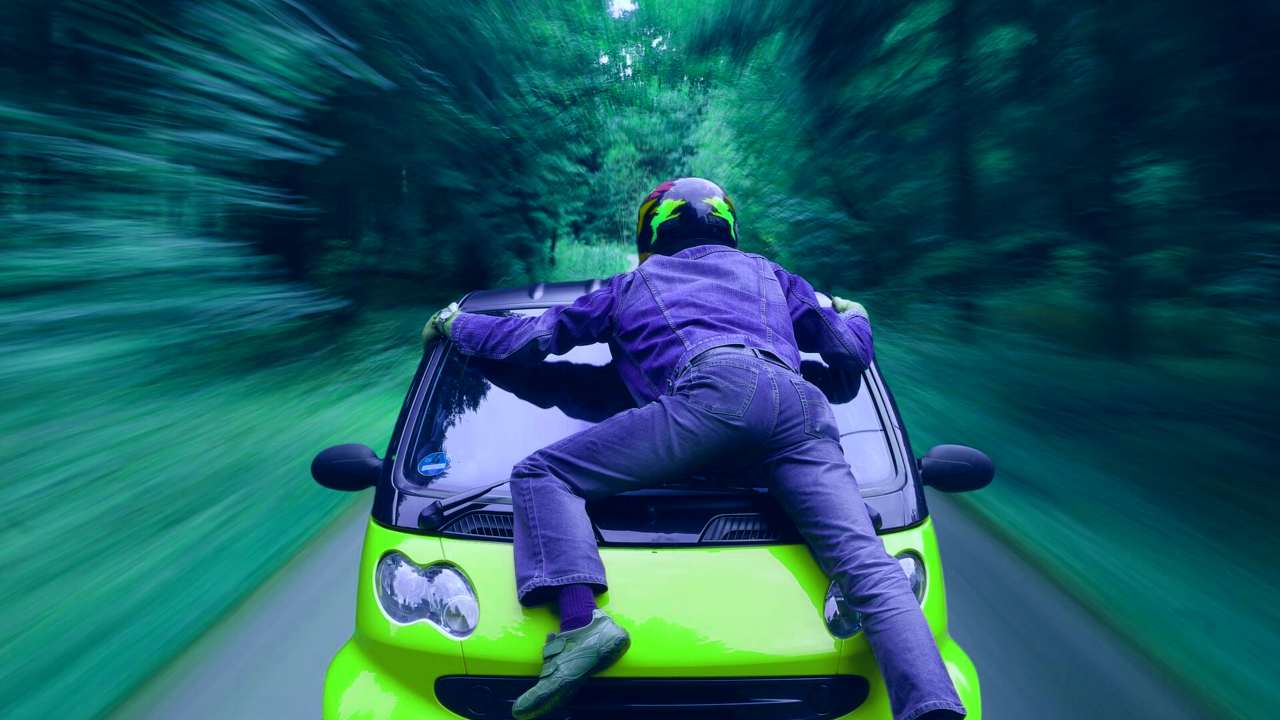 Swing low, sweet chariot: A satire of man, cars & AI in a driverless world Swing low, sweet chariot: A satire of man, cars & AI in a driverless world