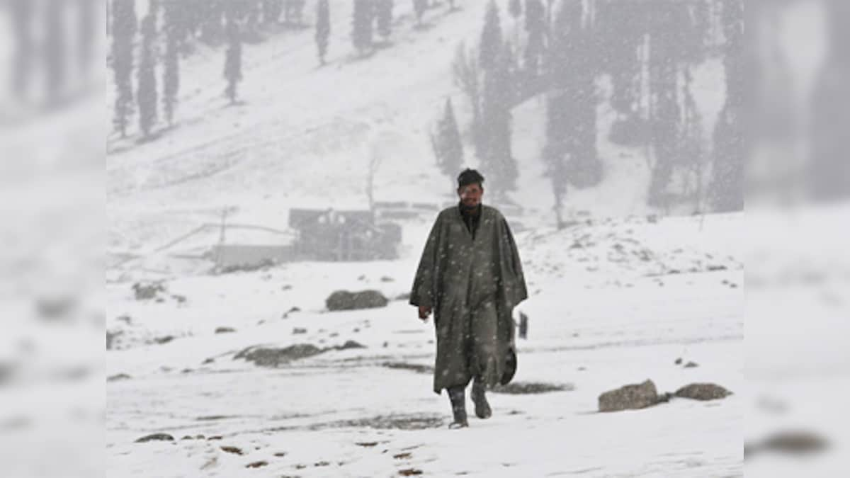 IMD issues orange alert in Himachal Pradesh for 13 and 16 Jan; over 800 roads remain blocked due to heavy snowfall, rain in state