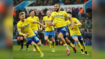 EFL Championship: Leeds United's Kemar Roofe scores 95th minute winner against Aston Villa to power club into first place