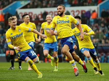 EFL Championship: Leeds United's Kemar Roofe scores 95th minute winner against Aston Villa to power club into first place EFL Championship: Leeds United's Kemar Roofe scores 95th minute winner against Aston Villa to power club into first place