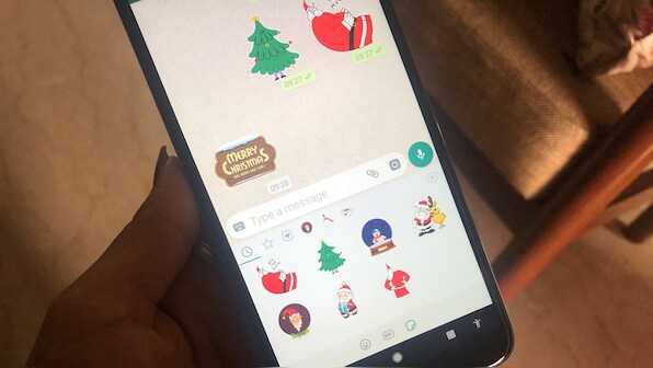 WhatsApp for Android may soon get sticker, emoji tabs in the doodle feature
