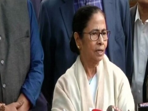 Mamata Banerjee allows Amit Shah's chopper to land at Malda airstrip, says BJP 'distorting info' with claims of withheld permission Mamata Banerjee allows Amit Shah's chopper to land at Malda airstrip, says BJP 'distorting info' with claims of withheld permission