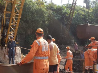 Meghalaya mine tragedy: Navy divers find second body 280 feet in rat hole, rescue efforts continue Meghalaya mine tragedy: Navy divers find second body 280 feet in rat hole, rescue efforts continue