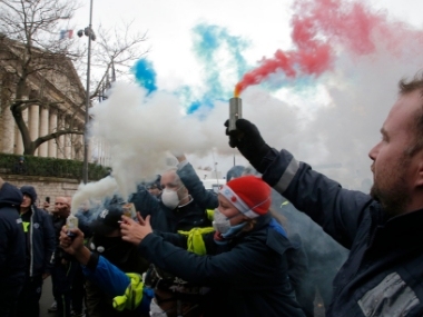 Paris riots: French PM Edouard Philippe announces suspension of fuel tax for six months, calls for calm Paris riots: French PM Edouard Philippe announces suspension of fuel tax for six months, calls for calm