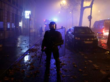 Paris police detain nearly 300 ahead of anti-govt demonstrations as city braces for 'yellow vest' protests Paris police detain nearly 300 ahead of anti-govt demonstrations as city braces for 'yellow vest' protests