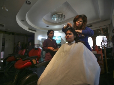 Maharashtra revises COVID-19 curbs, allows beauty salons and gyms to open with 50% capacity Maharashtra revises COVID-19 curbs, allows beauty salons and gyms to open with 50% capacity