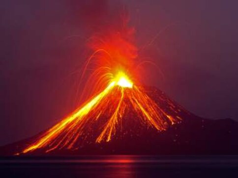 Indonesia tsunami: Volcano which caused tidal wave, Anak Krakatoa, lost over two-thirds of its height following eruption Indonesia tsunami: Volcano which caused tidal wave, Anak Krakatoa, lost over two-thirds of its height following eruption