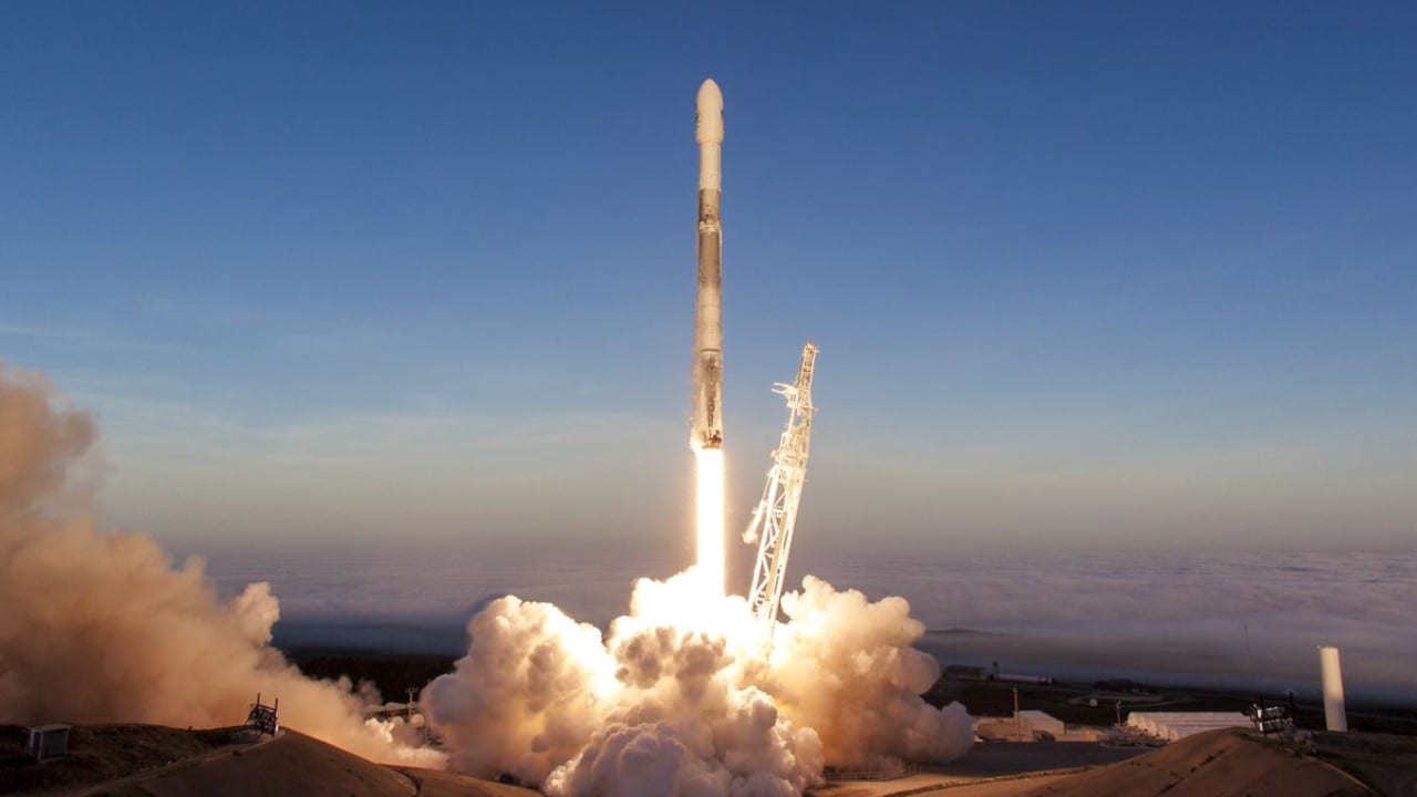 Space X Falcon 9 lifts off. Image: SpaceX