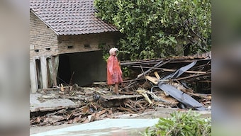 Toll in Indonesia volcano tsunami rises to 281; doctors, rescuers battle heavy rain as hunt for survivors continues