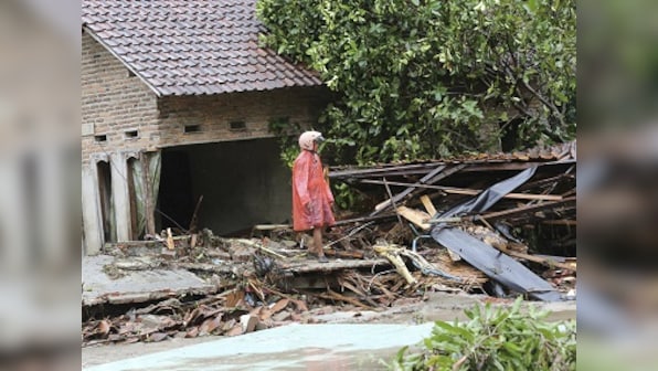 Toll in Indonesia volcano tsunami rises to 281; doctors, rescuers battle heavy rain as hunt for survivors continues