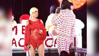 Offset interrupts Cardi B's performance in California, asks her to take him back