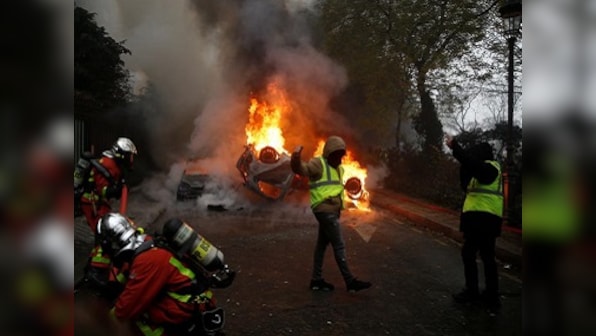 France yellow vest protests: Police fire tear gas, assemble water cannons to disperse demonstrators