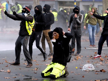 'Yellow vest' protests in France: Police arrest over 1,700 people; clashes break out in several cities 'Yellow vest' protests in France: Police arrest over 1,700 people; clashes break out in several cities