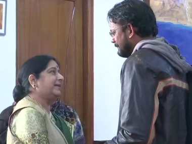 Hamid Ansari meets Sushma Swaraj in Delhi; mother tells EAM 'mera Bharat mahaan, meri madam mahaan' Hamid Ansari meets Sushma Swaraj in Delhi; mother tells EAM 'mera Bharat mahaan, meri madam mahaan'
