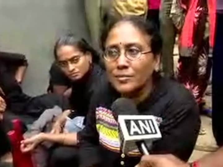Sabarimala standoff: Kerala Police, group of women devotees face ire of protesters at Pamba; forced to return to Nilakkal
