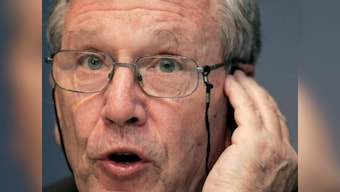 Israeli author Amos Oz dies of cancer: 79-year-old was vocal supporter of two-state solution for Palestine conflict